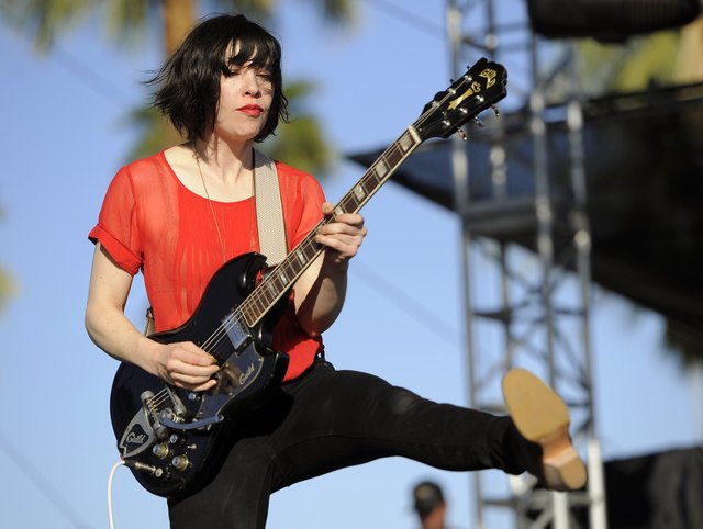 carrie brownstein guitar