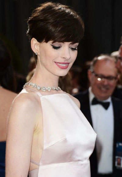 OscarsFashionAnneHathaway