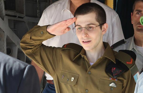 gilad-shalit-salutes-for-israeli-prime-minister-benjamin-netanyahu-pic-getty-458867366