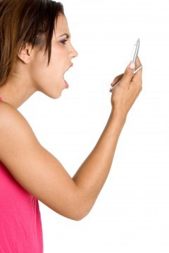 woman-screams-at-phone_cropped