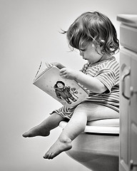 girl-on-toilet-reading