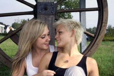 5 Ways to Tell If You’re Still a Lesbian After College