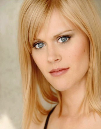 Giggle Goddess: Janet Varney