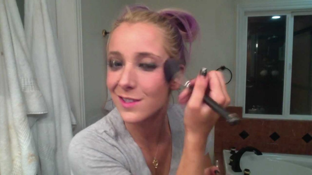 http://www.comediva.com/wp-content/uploads/2013/09/drunk-makeup-tutorial-1024x576.jpg